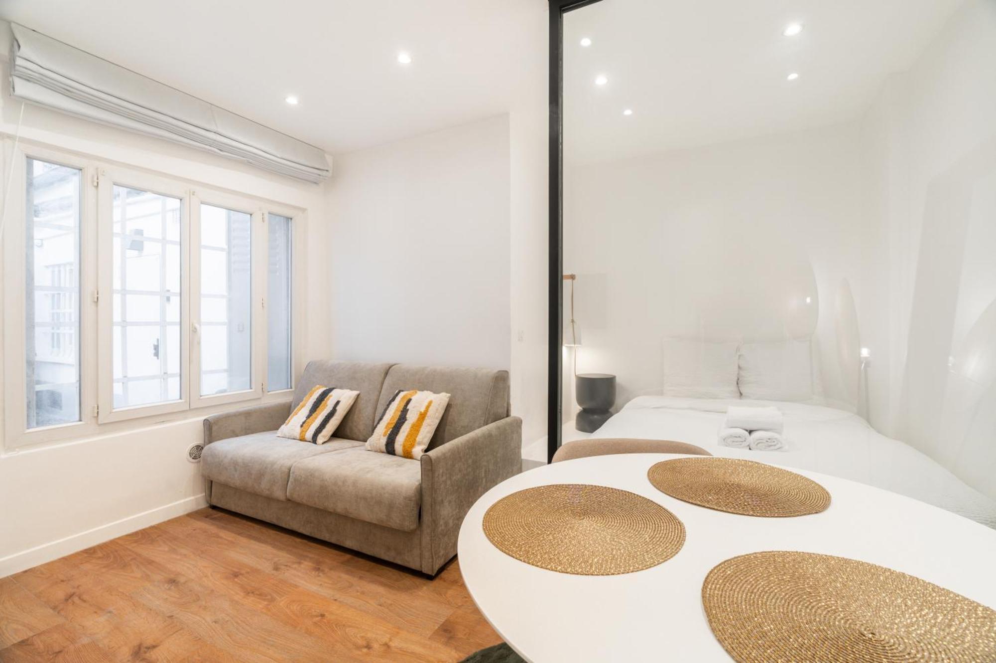 Cozy In Lively Neighborhood 3p Parijs